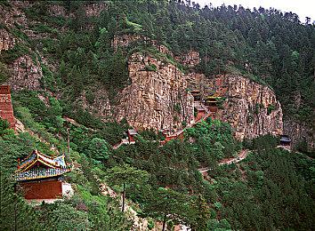 《超越黑暗》Steam试玩发布 解谜恐怖探索